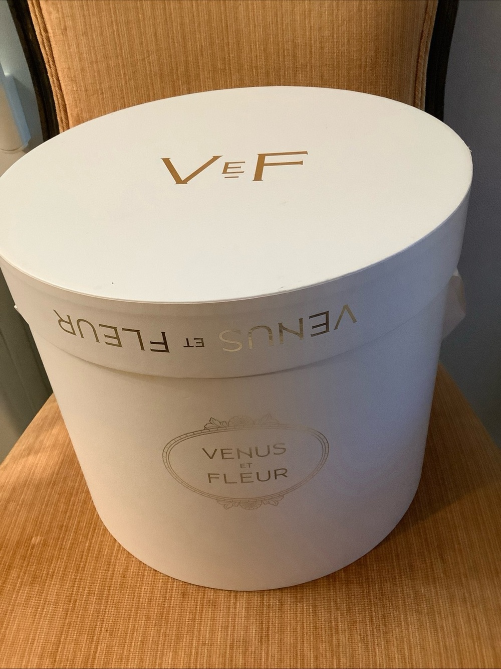 Venus Et Fleur Large Round White Box 46 Red Eternity Preserved Roses Luxury - Picture 4 of 13